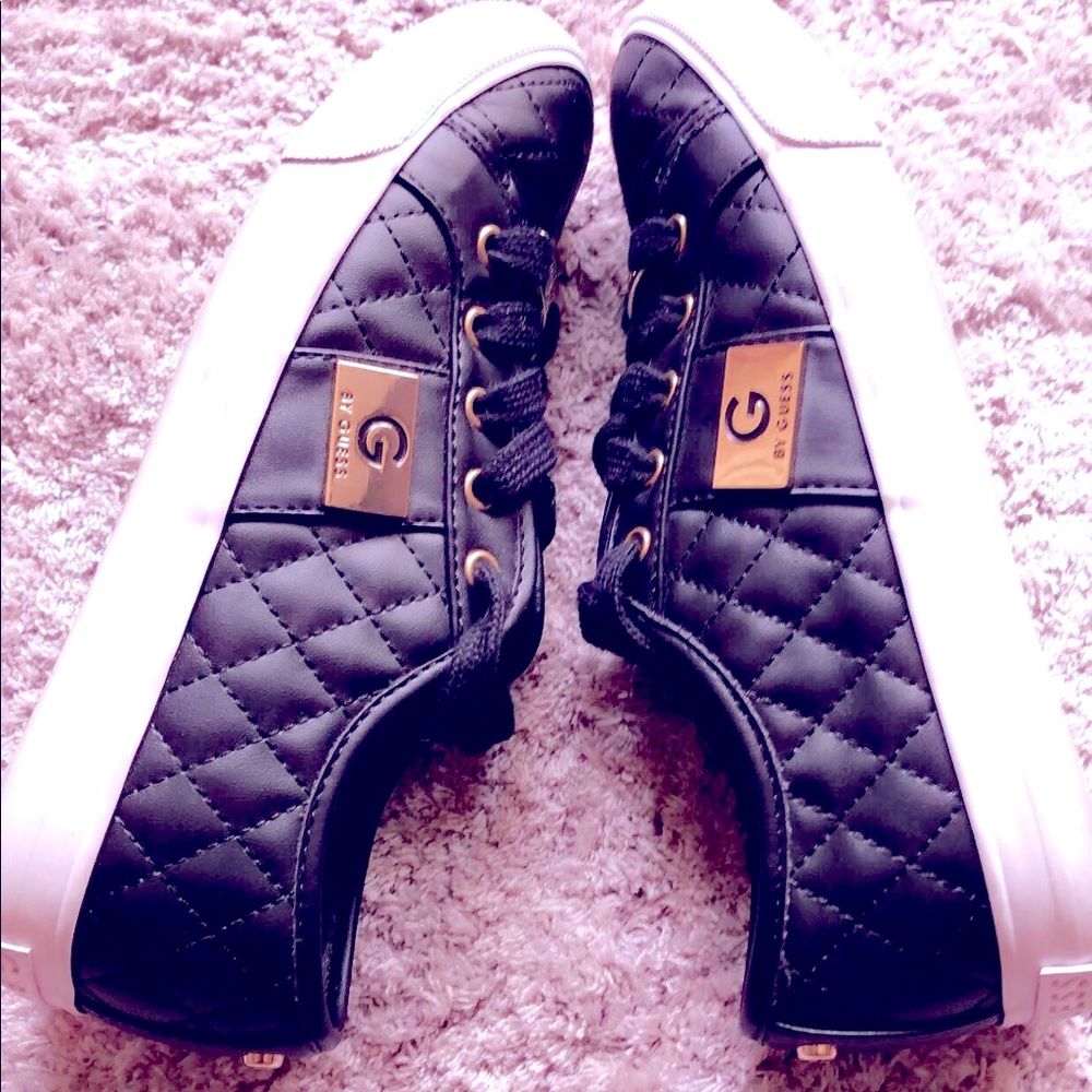 WOMEN'S G BY GUESS BACKER SNEAKERS SIZE 6